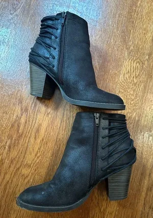 Black heels Size 8 thumbnail 1