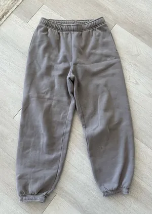 Aritzia Sweatpants thumbnail 1