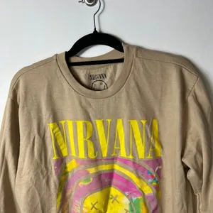 Nirvana smile print sweatshirt women’s size large‎ thumbnail 2