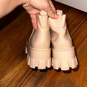 Cream bootie thumbnail 4