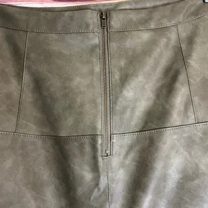 Stella Luce Faux Leather Sage Green Skirt with Pockets. Size Large. thumbnail 7