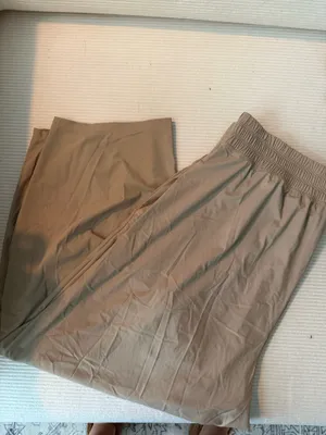 Old Navy Sleek Tech Barrel Ankle Pants thumbnail 3