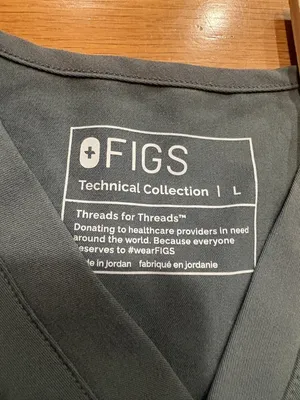 Figs Size Large (L) V-Neck Scrub Top with Chest Pocket thumbnail 4