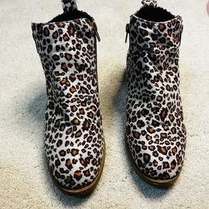Women's Leopard Chunky Heels Ankle Boots Booties Round Toe Retro Party Shoe 7.5 thumbnail 5