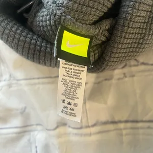 Nike Gray Knit Pom Beanie Winter Hat One Size Swoosh Logo Acrylic White thumbnail 7