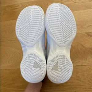Adidas - Avacourt 2 Tennis Sneakers in White thumbnail 8