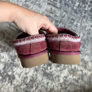 Women’s fuchsia pink Ugg Tasman slippers size 6 thumbnail 6