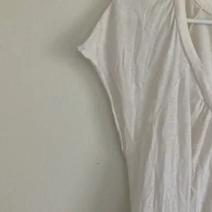 FINAL MARKDOWN Banana republic ruffled hem top large thumbnail 3