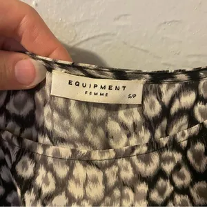 Equipment Black and White Animal Print Camisole 100% Silk‎ size Small thumbnail 4