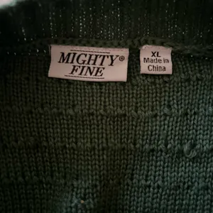 Green sweater with sewn pearls size XL thumbnail 3