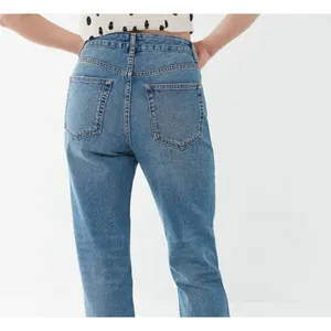 BDG Urban Outfitters High Rise Medium Wash Mom Jeans W27 thumbnail 3