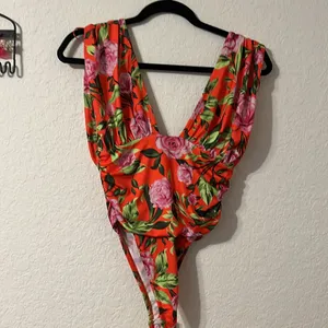 NWT ZARA Floral Print Bodysuit Size Small thumbnail 4