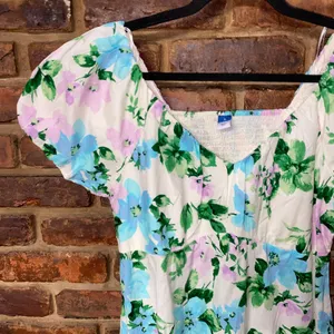 NWT Old Navy Pastel Floral Short Sleeve Smocked Mini Swing Dress Size Medium thumbnail 3
