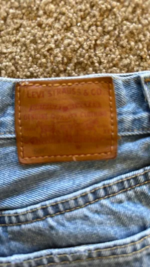 Levi’s 501 Shorts Button Fly Cut-Off Denim thumbnail 3