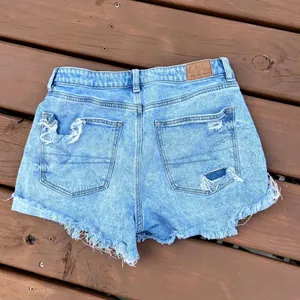 American Eagle Jean Shorts Mom Crossover Waist Blue Distressed Denim Stretch 4 thumbnail 2