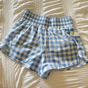 Old Navy Active Gingham Athletic Shorts thumbnail 1