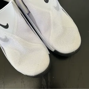 New NIKE Go Flyease Black White thumbnail 4