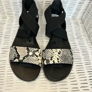 Sorel Ella Sandal Womens 7 Black‎ White Snakeskin Print Elastic Strappy Flat thumbnail 3