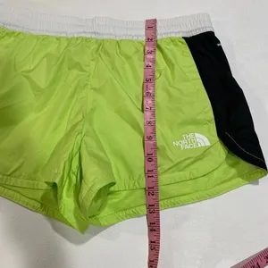The North Face Women’s Green Running Shorts Size Medium Hydrenaline Athletic thumbnail 5