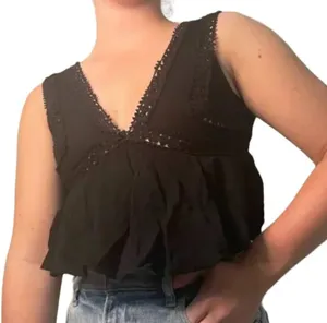 ACEMI Boutique Black Lace Detail Flowy Crop Top Tank - size small thumbnail 1