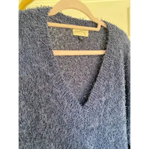 Universal Thread Bouclé V-Neck Sweater Navy Blue Buttery Soft Cozy‎ Lounge Knit thumbnail 4