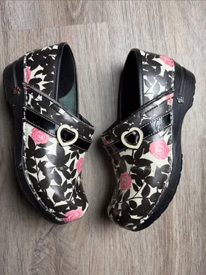 Sanita Koi Patent Leather Floral Rose Danish Clogs Size 38 (US 6.5-7) thumbnail 2