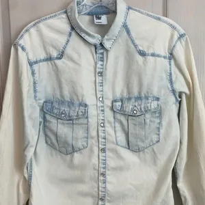 H&M‎ &Denim Womens Light Wash Western Snap Front Denim Shirt US 6 thumbnail 4