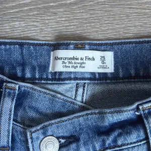 Abercrombie & Fitch 90s Straight Ultra High Rise Criss Cross Jeans 25 thumbnail 6