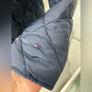 Tommy Hilfiger puffer jacket 💙 thumbnail 3