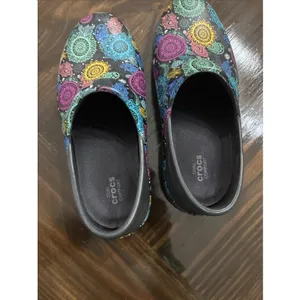 Crocs Clogs Womens Neria Pro II Paisley Mandala Multicolor Nursing Shoes Size 8 thumbnail 6