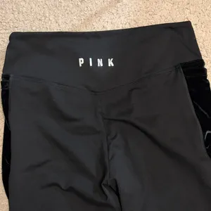 PINK Victoria's Secret Large Black Leggings thumbnail 3