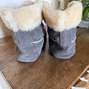 Sperry MacKenzie Size 9 Grey Suede Moccasin Booties Faux Fur Cabin Preppy Winter thumbnail 10