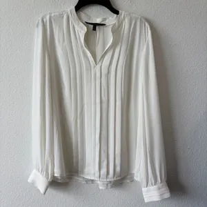 White House Black Market White Pleated Front Long Sleeve Blouse Size 14 thumbnail 2