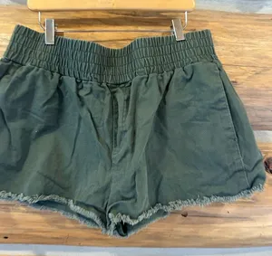 No Boundaries Juniors Green Smocked Waist Shorts thumbnail 4