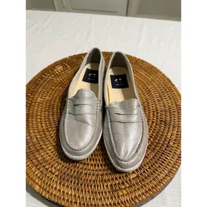 Cole Haan Womens Metallic Silver Leather Penny Loafers D44641 Size 7.5B thumbnail 4