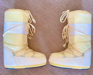 Moon boots Size 7 thumbnail 1