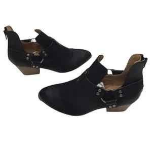Qupid Black Pointed Toe Cut-out Ankle Booties thumbnail 2