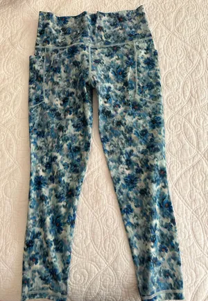 Athleta 7/8 Leggings Salutation thumbnail 1