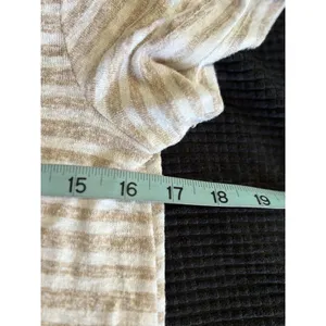 Studio B Beige/White Striped Short Sleeve Buttons V‎ Neck Size Small High/Low thumbnail 5