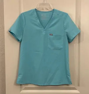 Figs scrub top size small thumbnail 1