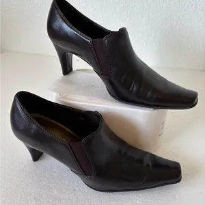 Liz Claiborne Dark Brown Heels size 7 1/2 M thumbnail 1