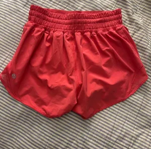 Lululemon Shorts Hotty Hot High-Rise thumbnail 3