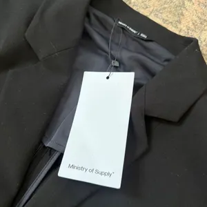 NWT Ministry of Supply Velocity Boyfriend Blazer Black Stretch Size 10 thumbnail 4