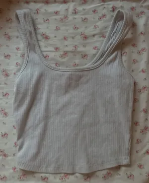 Basic white tank  thumbnail 1