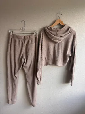 Alo Ribbed Lounge Set thumbnail 4