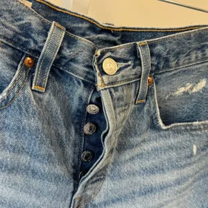 Levis Premium 501 Original Denim Shorts Medium Wash Distressed Raw Hem W24 1758 thumbnail 5