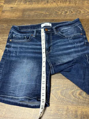 BKE Payton Denim Jean Shorts Womens 28 Dark Wash Whiskered Mid Rise Bermuda 7” thumbnail 5