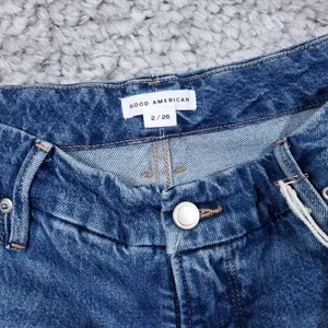 Good American The Weekender Distressed Relaxed Tapered Leg Jeans Size 2 26 thumbnail 5
