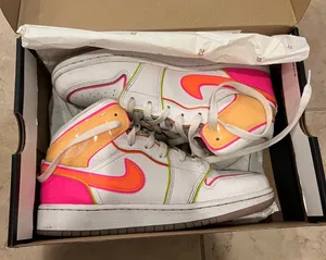 Jordan Air 1 Mid Edge Glow GS thumbnail 1