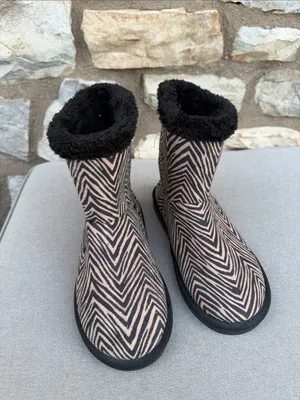 Vera Bradley Zebra Print Cozy Booties size small 5/6 NWOT thumbnail 3